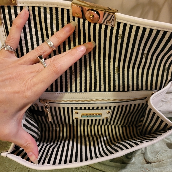 L.A.M.B. by Gwen Stefani Frosted Pearl Clutch Leather Designer Celebrity #44 - Picture 9 of 17